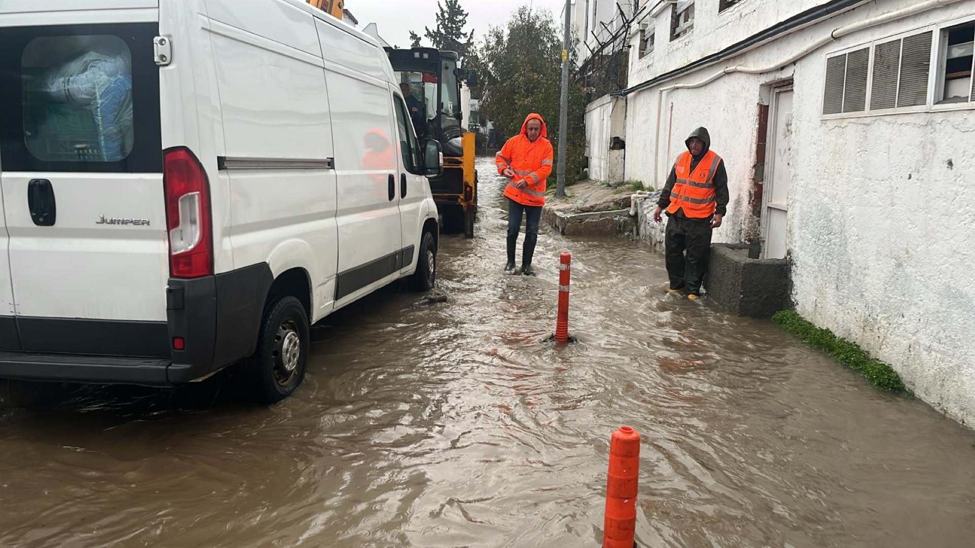 Bodrum Belediyesi Belediye Ekiplerinin Yağmur Mesaisi Devam Ediyor (12)