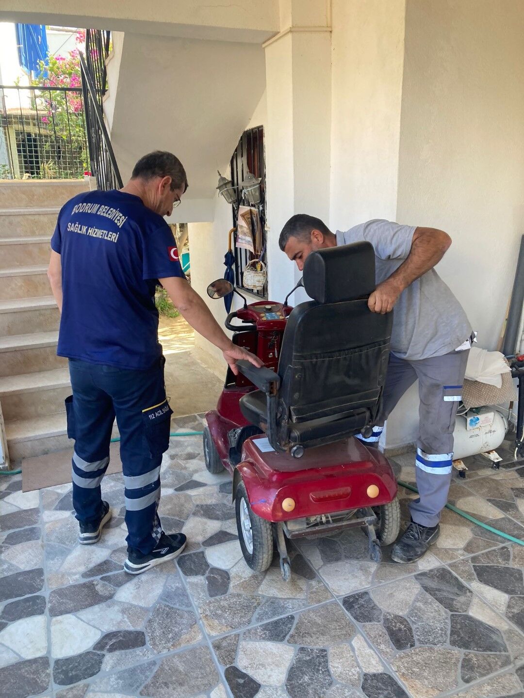 Bodrum Belediyesi Belediyeden Akülü Sandalye Bakim Onarim Desteği (1)