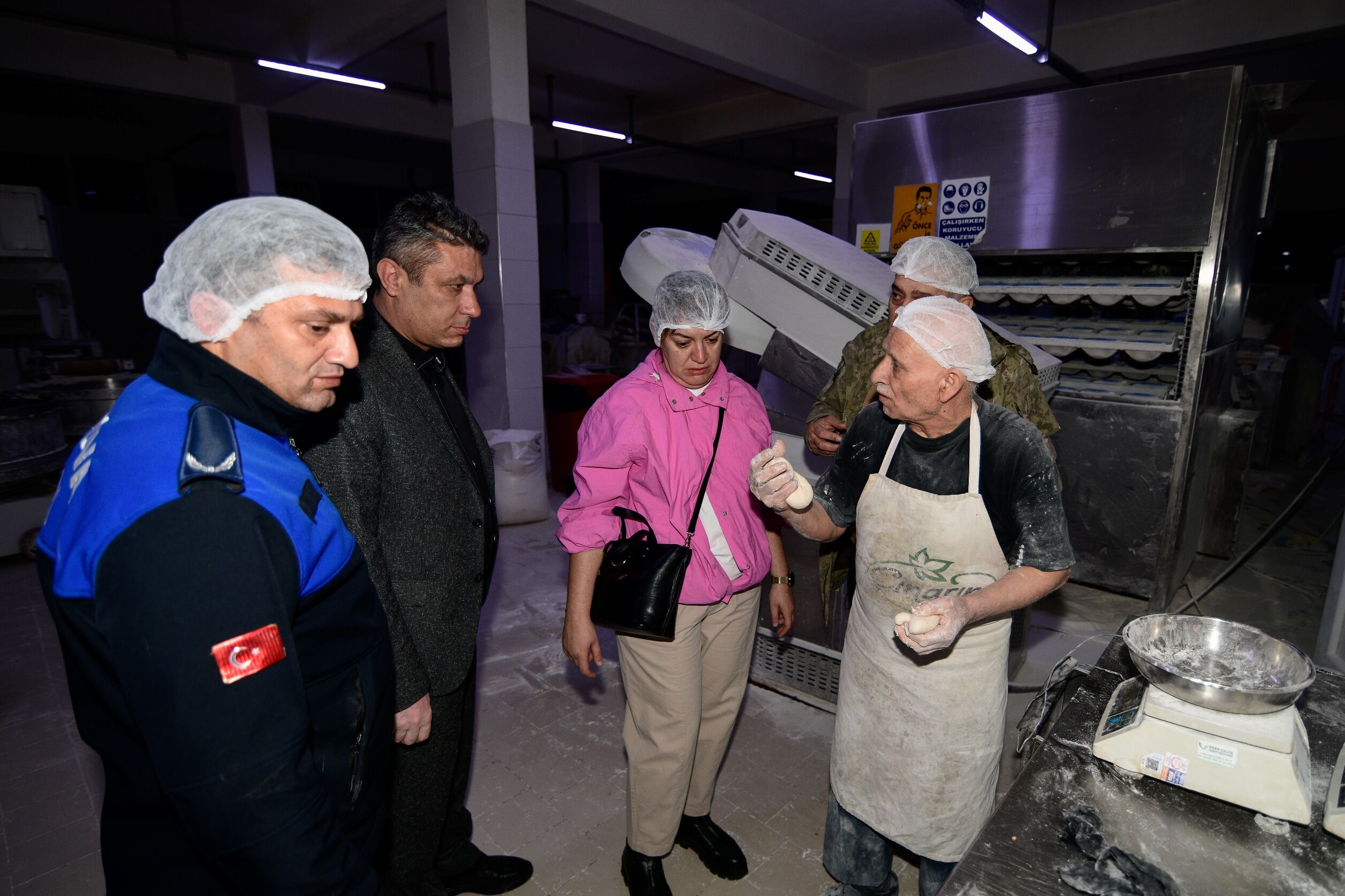 Bornova’da Gece Gündüz Fırınlara Sıkı Denetim (4)