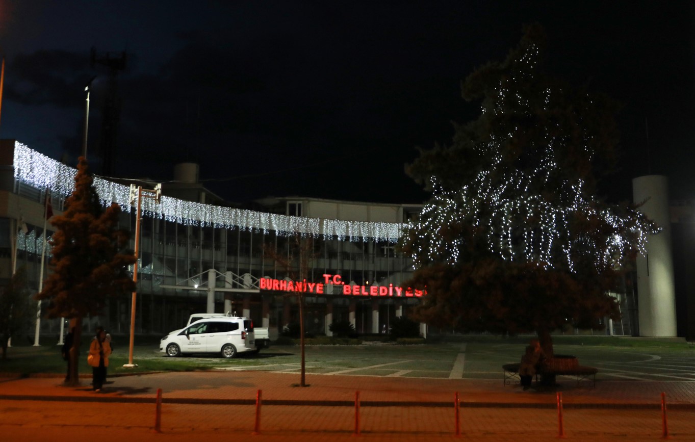 Burhaniye Belediyesi'nden Işıl Işıl Yılbaşı Hazırlıkları0