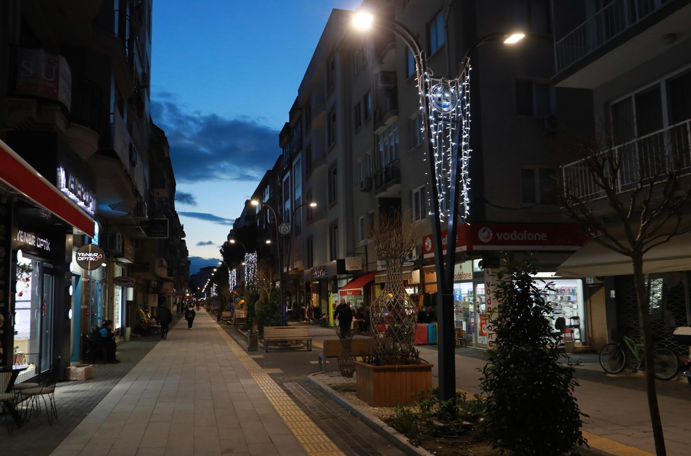 Burhaniye Belediyesi'nden Işıl Işıl Yılbaşı Hazırlıkları01