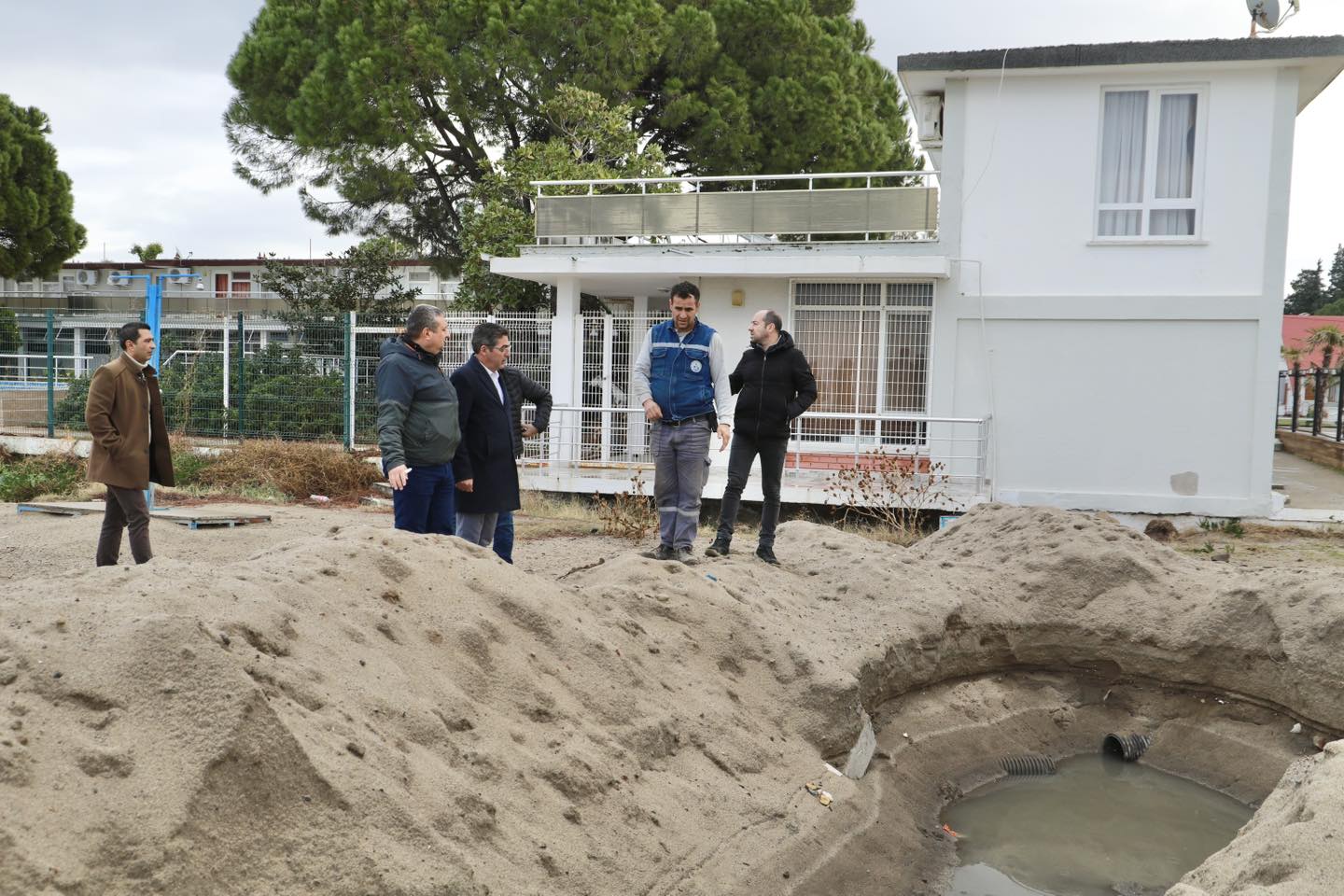 Burhaniye'de Yoğun Yağış Sonrası Altyapı Denetimleri Başladı (1)