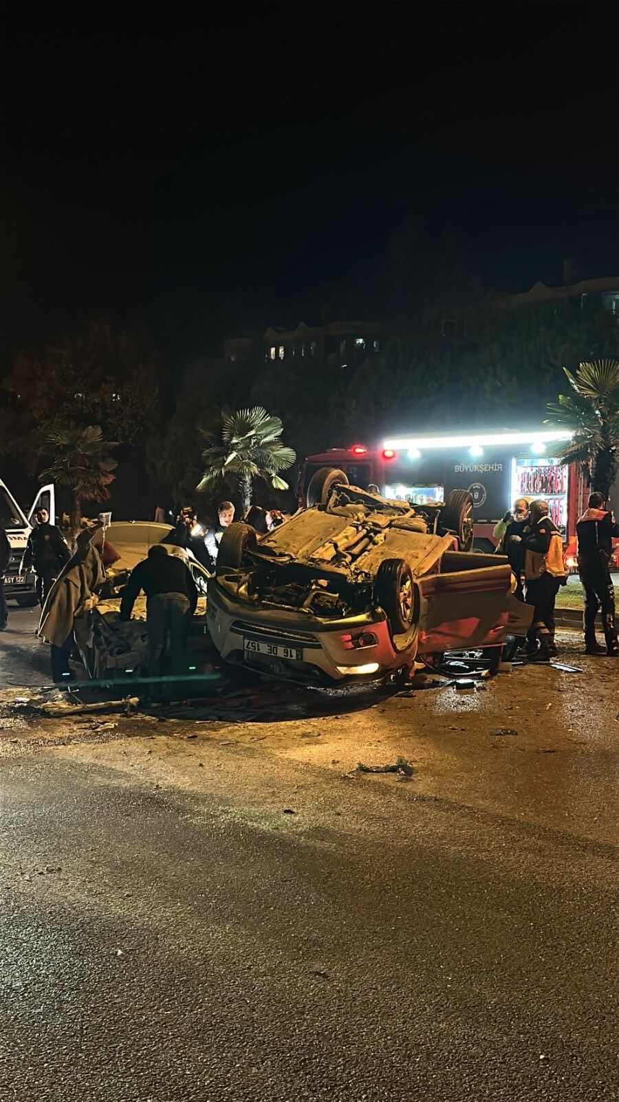 Bursa'da Korkunç Kaza! İki Araç Kafa Kafaya Çarpıştı 1 Ölü, 3 Ağır Yaralı (3)
