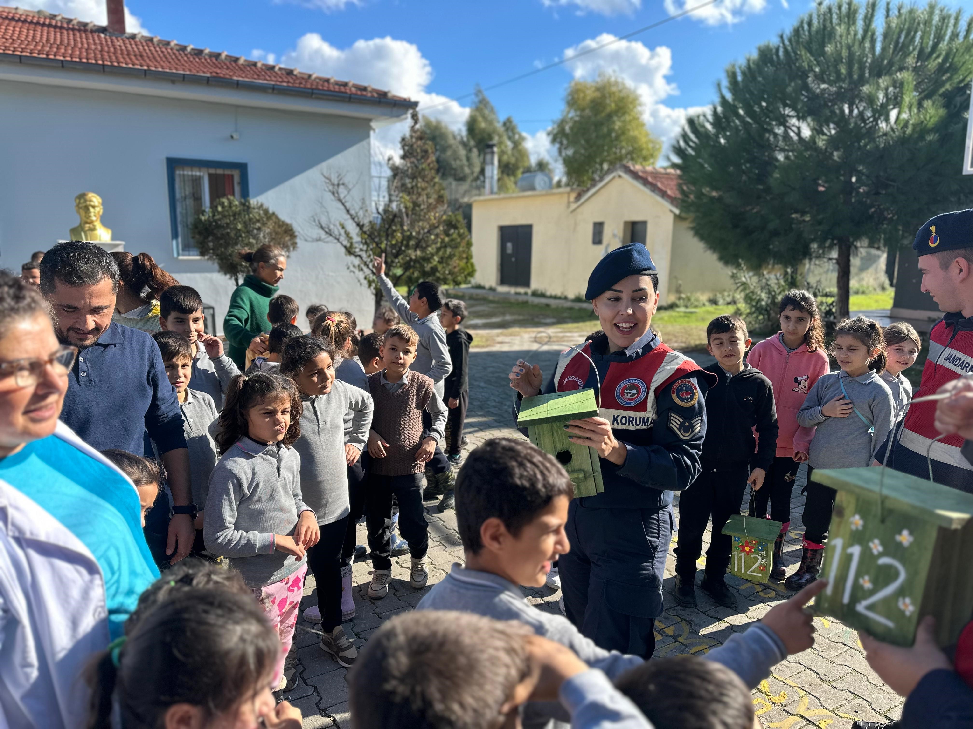 Didim’de Minik Eller Kuşlar Için Seferber Oldu (2)