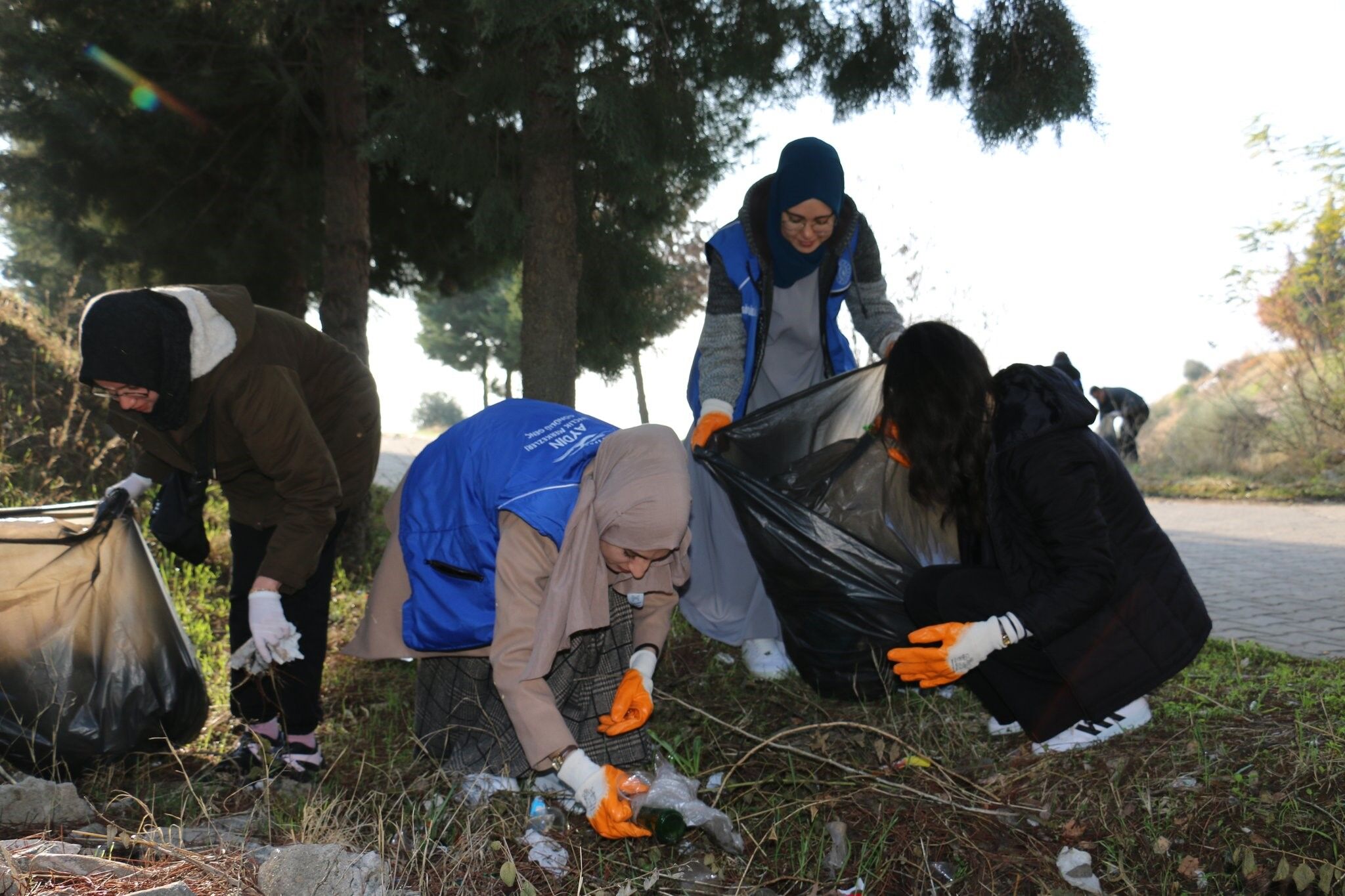 Efeler’de Jandarma Ve Gençlerden Çevre Temizliği (2)
