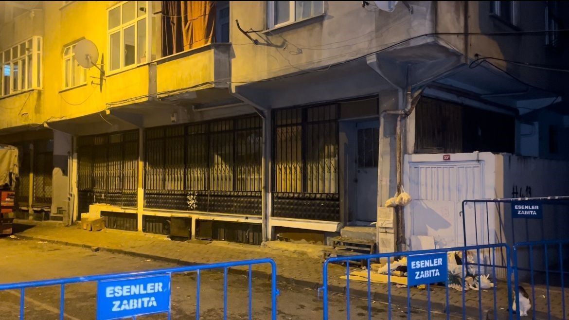 Esenler’de Kolon Çatlağı Panik Yarattı Apartman Boşaltıldı (2)