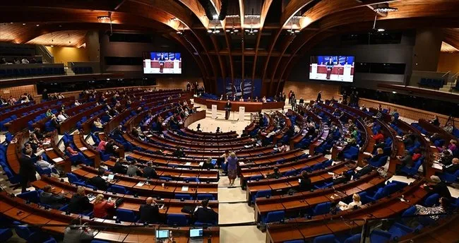 Fransa'da Merkez Sağ Hükümeti Düştü! (2)