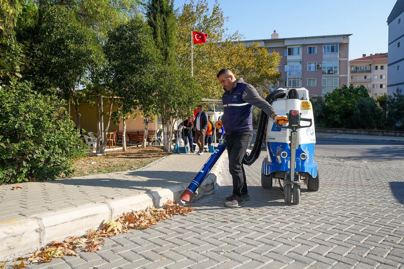 Gaziemir Mahalleleri Dip Bucak Temizleniyor (4)