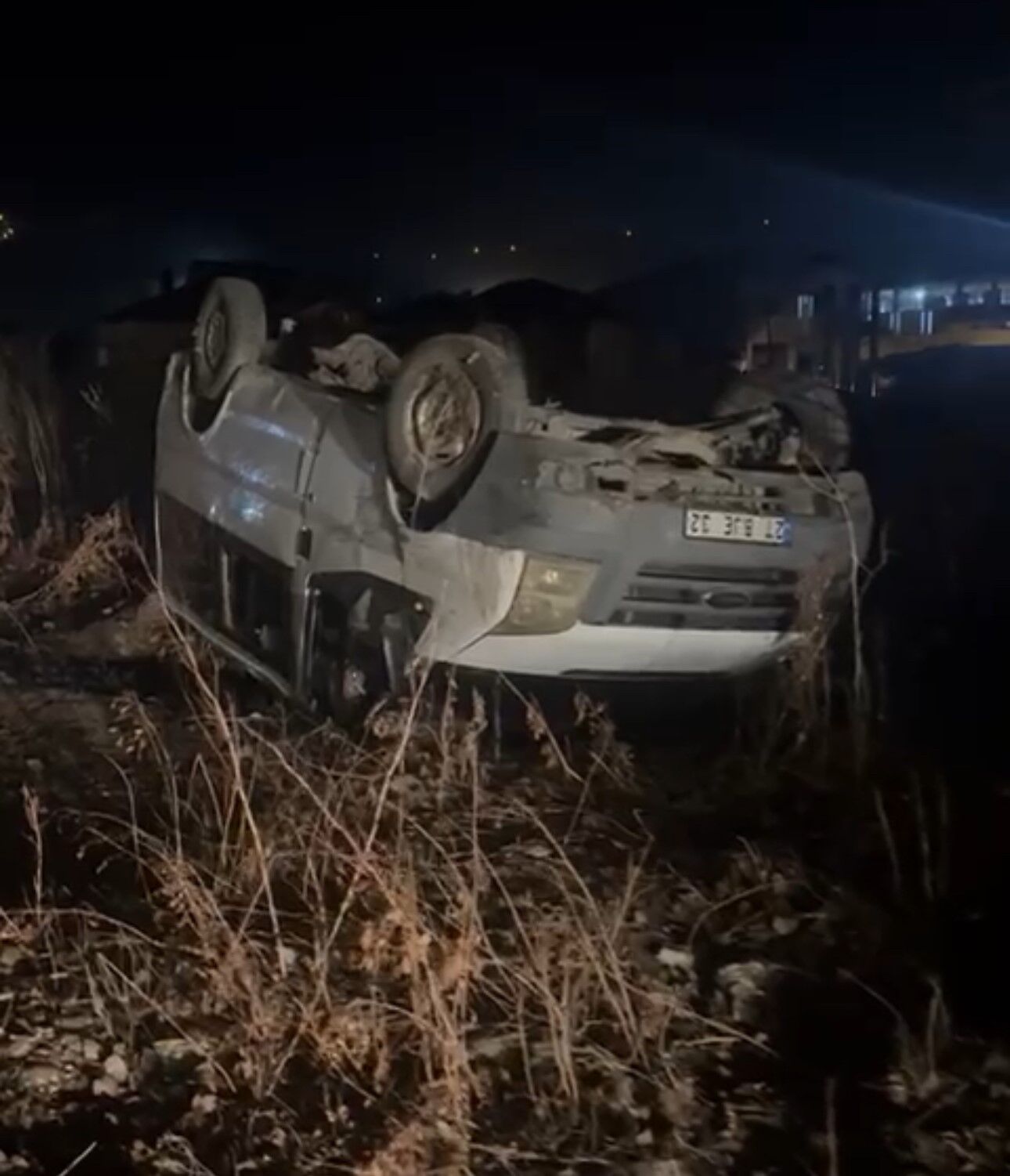 Hakkari Yüksekova’da Minibüs Takla Attı 7 Yaralı (3)