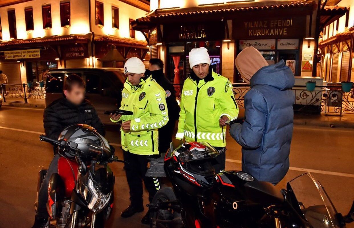 Isparta’da Modifiyeli Araçlara Büyük Denetim 7 Araç Trafikten Men Edildi (2)