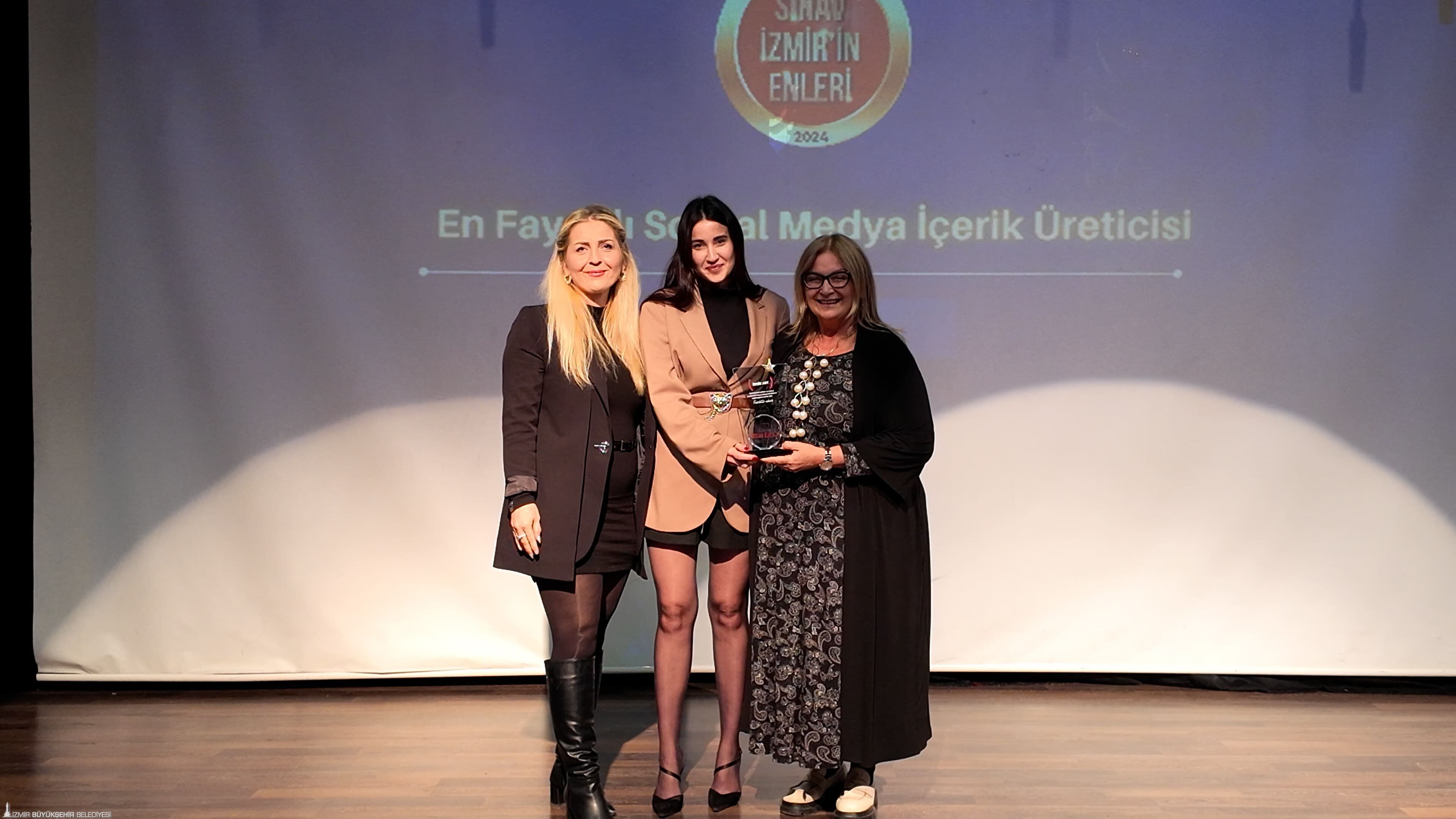 İzmir Art, “Yılın En Faydalı İçerik Üreticisi” Ödülünü Kazandı (1)-1