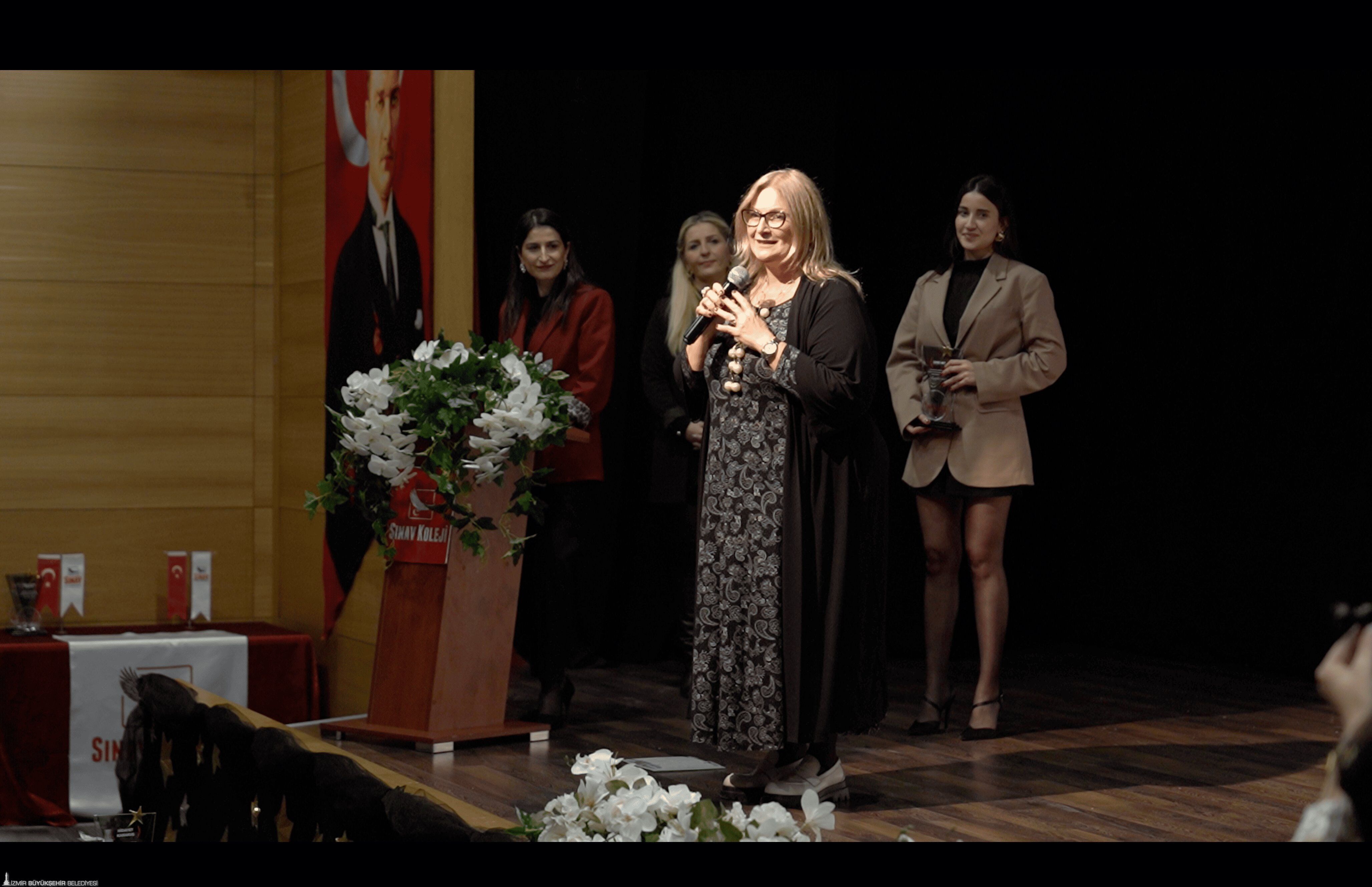 İzmir Art, “Yılın En Faydalı İçerik Üreticisi” Ödülünü Kazandı (1)