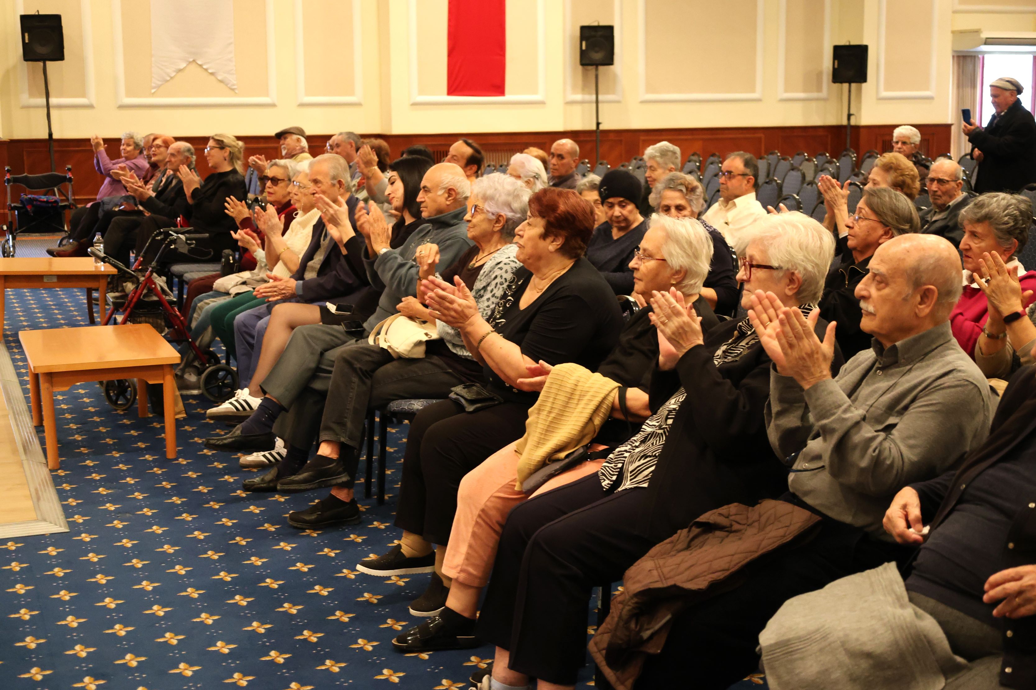 İzmir Ekonomili Genç Müzisyenlerden Huzurevinde Yılbaşı Konseri (1)