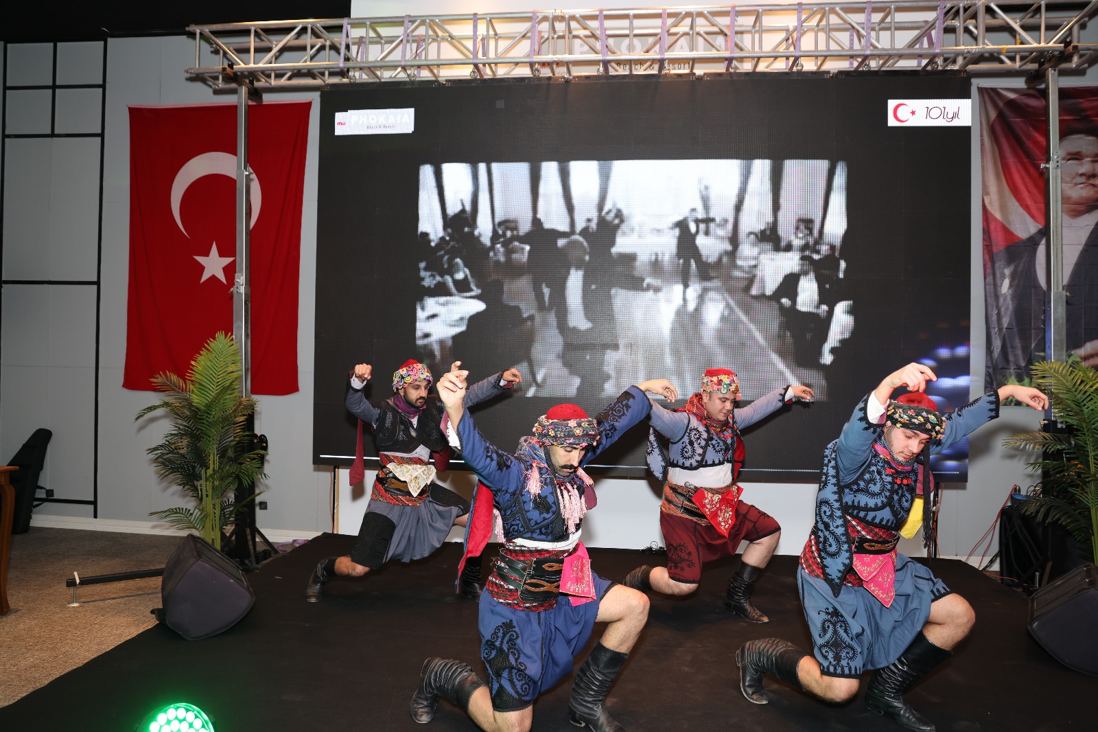 İzmir Foça’da Atatürk Temalı Cumhuriyet Kutlaması! (5)