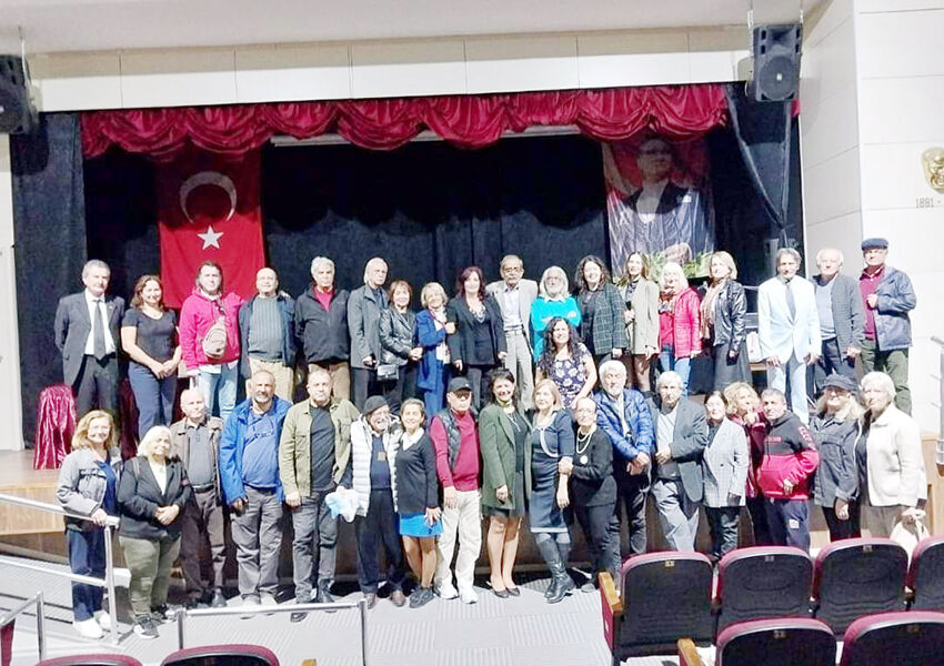 İzmir'de Şiirden Şarkıya Etkinliği Sanatseverleri Bekliyor
