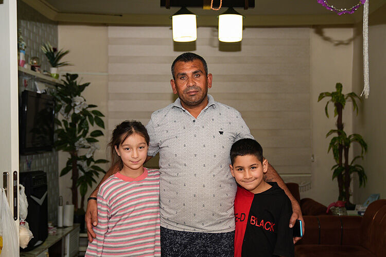 İzmir'de Sosyal Medyada Milyonlara Ilham Veren Emekçi Babanın Hikayesi 1