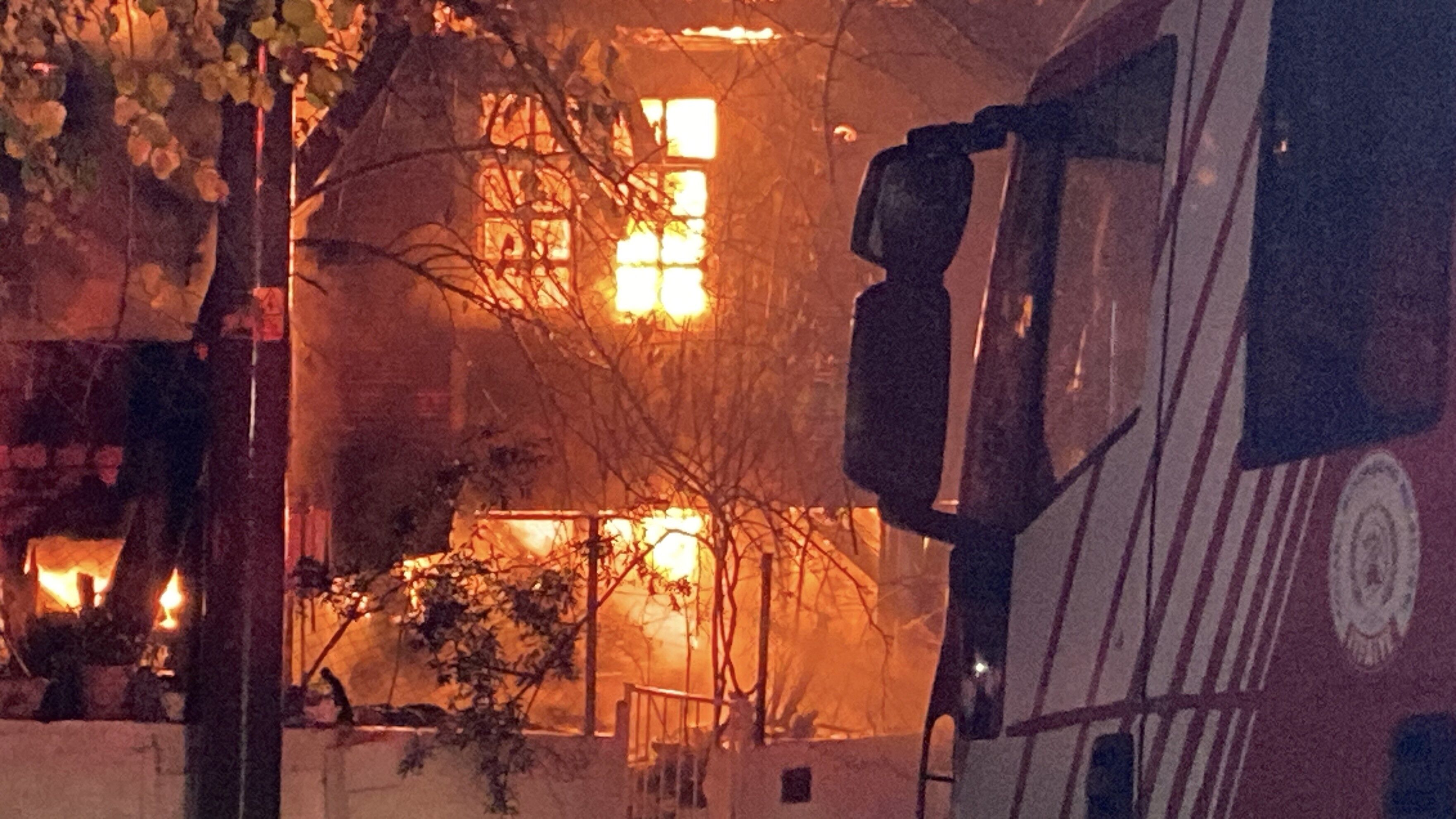 İzmit'te Gece Yarısı Korkutan Yangın (3)