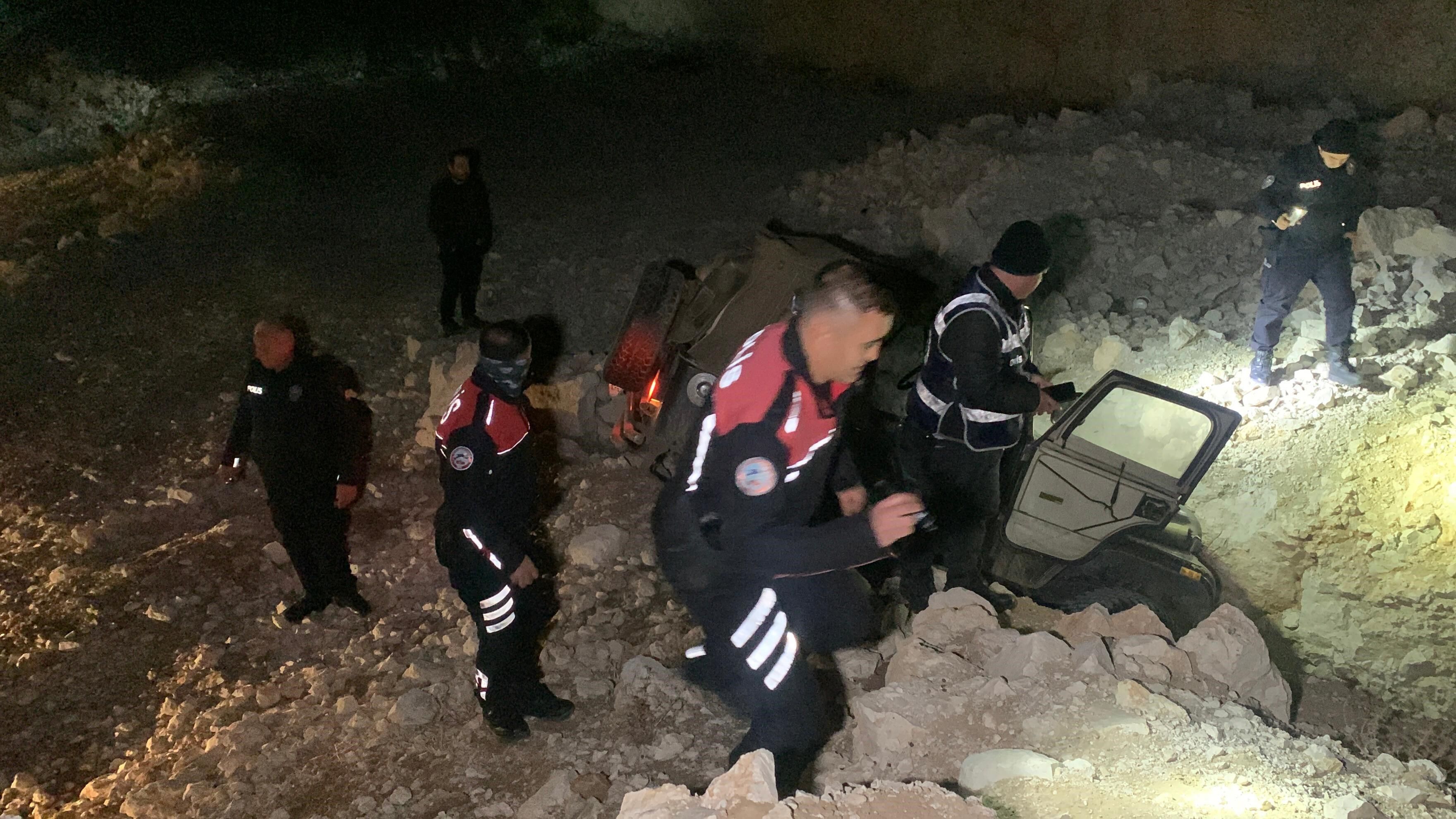 Karaman'da Polisin 'Dur' Ihtarına Uymayan Sürücü Kayalıklara Çarptı (2)