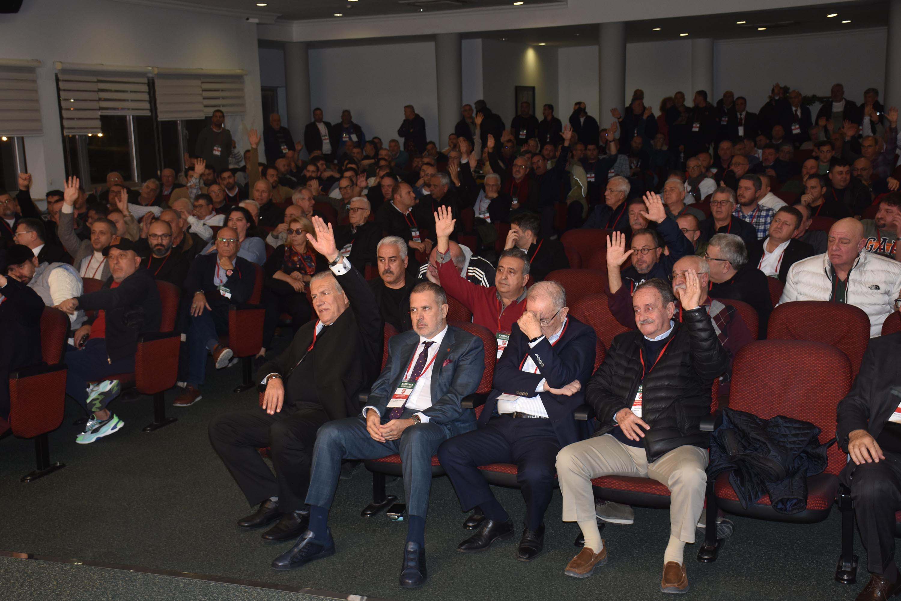 Karşıyaka'da Hayati Kongre Yönetim Krizi Ve Kayyum Endişesi (2)