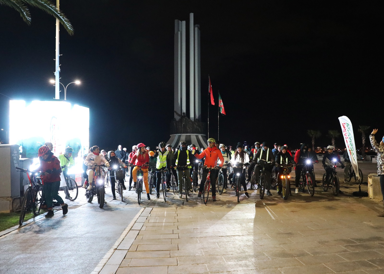 Karşıyaka’da Pedallar Geceyi Aydınlattı (4)