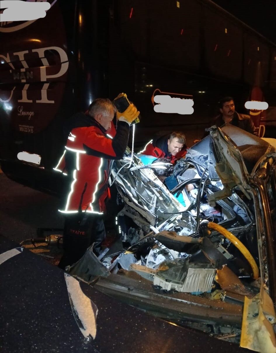 Kayseri’de Otobüs Ve Otomobil Çarpıştı, Ölü Ve Yaralılar Var!-1