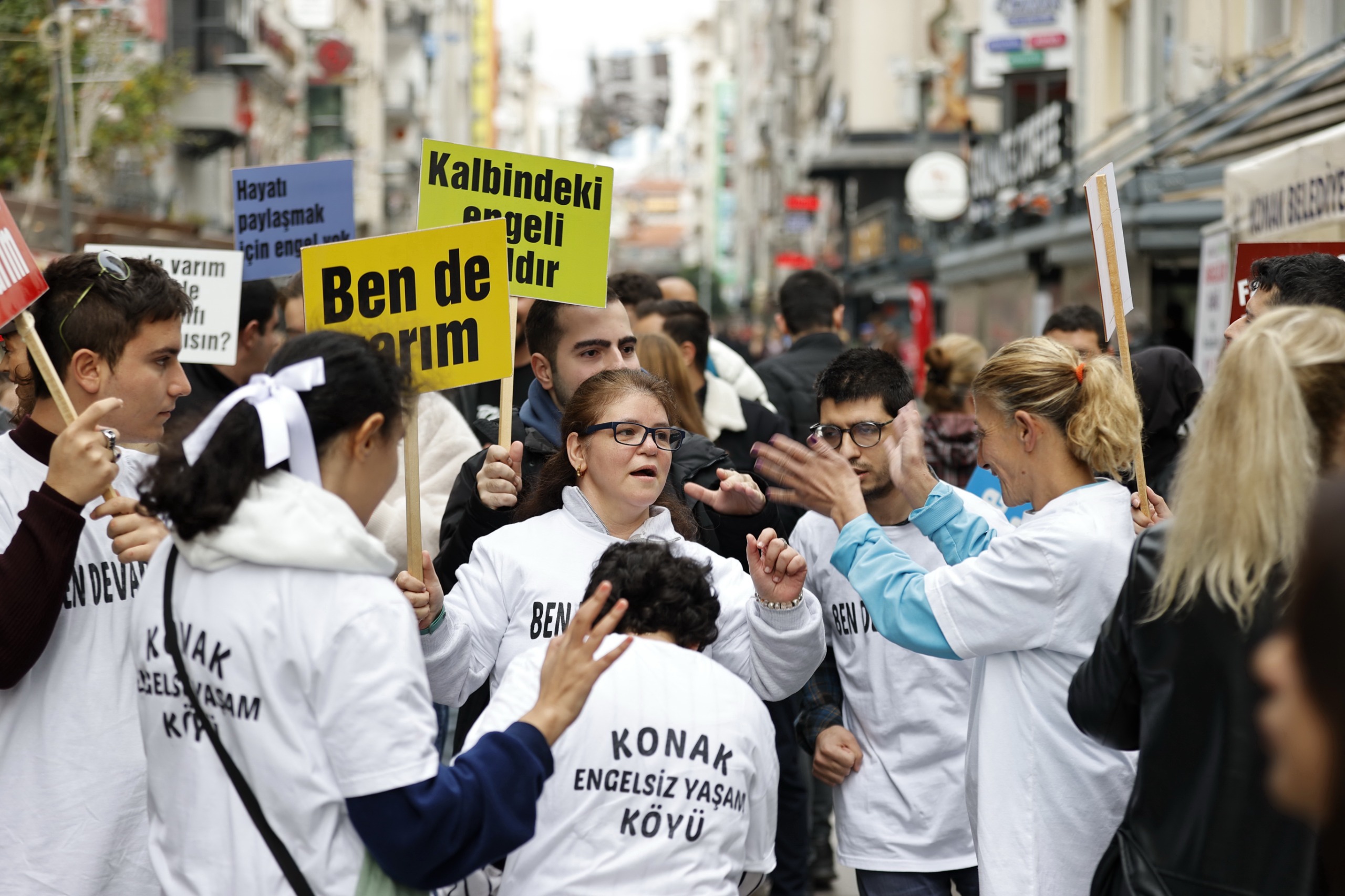 Konak Belediyesi’nden Farkındalık Yürüyüşü (5)