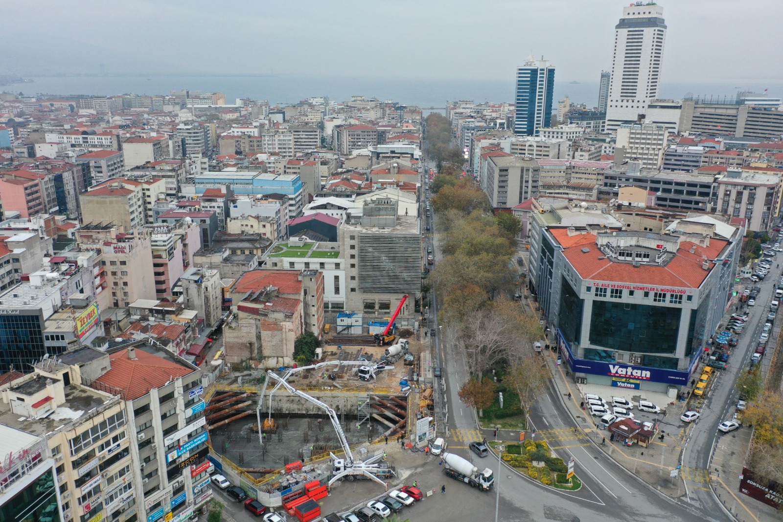 Konak Belediyesi’nin Yeni Hizmet Binasında Temel Betonu Atıldı (4)