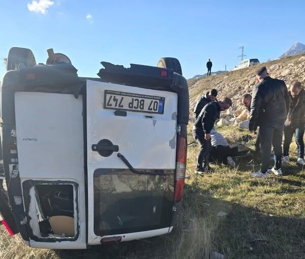 Konya'da Otomobil Takla Attı 2 Kişi Hayatını Kaybetti (2)