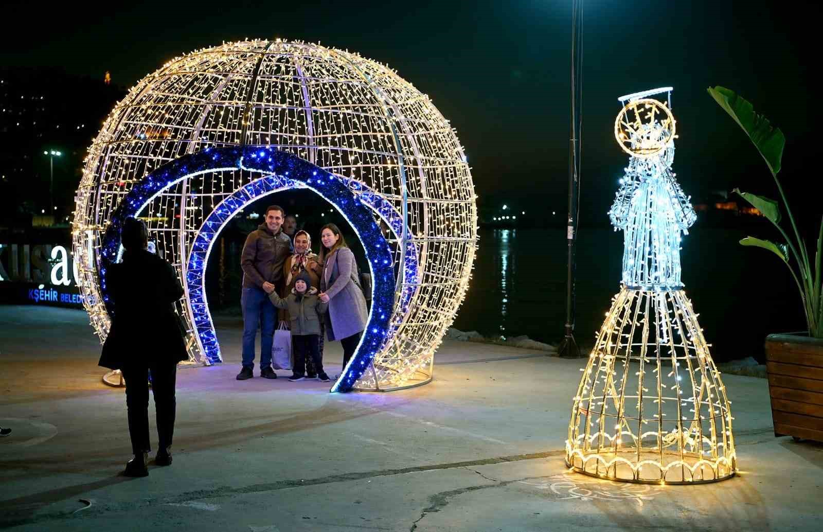 Kuşadası Yeni Yıla Rengarenk Hazırlanıyor 1