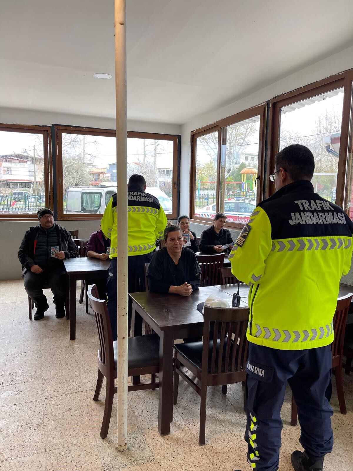 Kuşadası'nda Bakım Evi Personeline Jandarmadan Trafik Eğitimi (2)