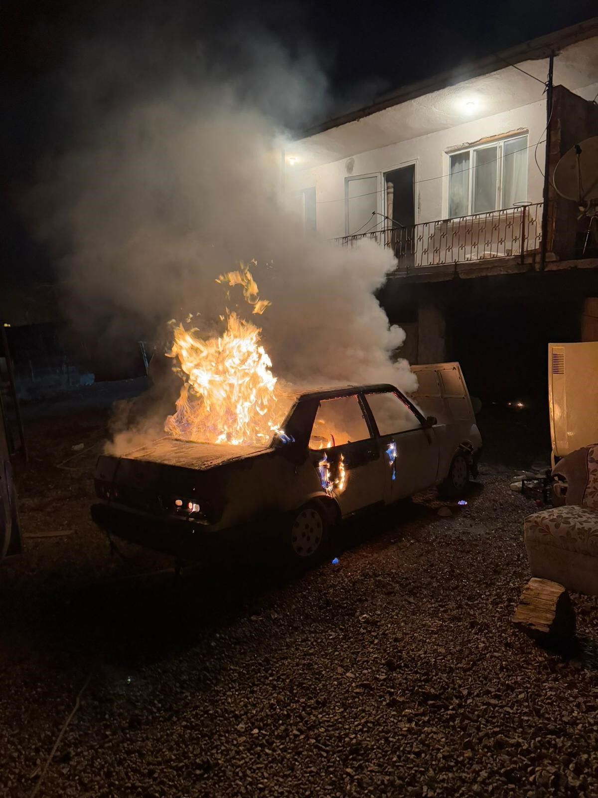 Lpg Tesisatı Patlayan Araç Alev Alev Yandı (2)