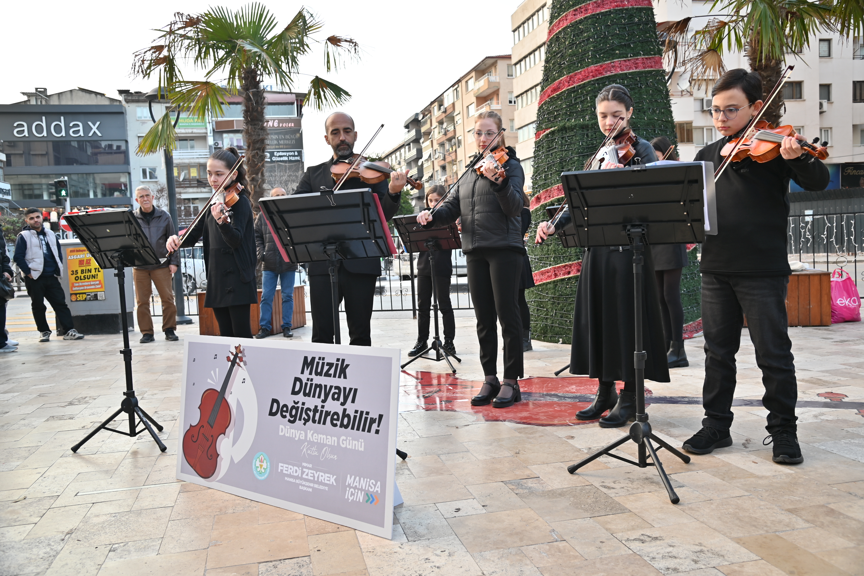 Manisa'da Dünya Keman Günü Büyüleyici Tınılarla Kutlandı (2)