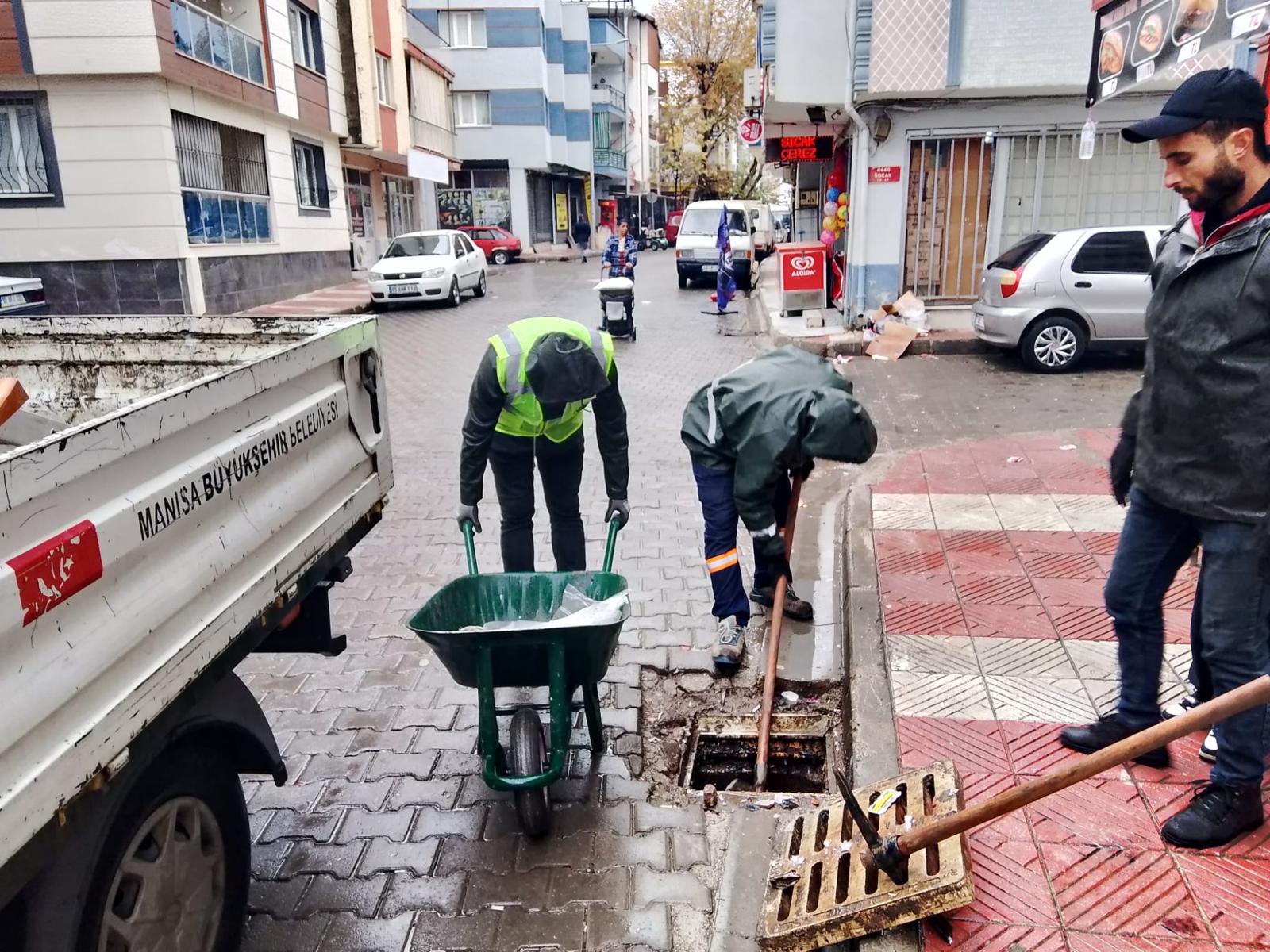 Manisa’da Sağanak Yağışa Karşı Büyükşehir Seferberliği (3)