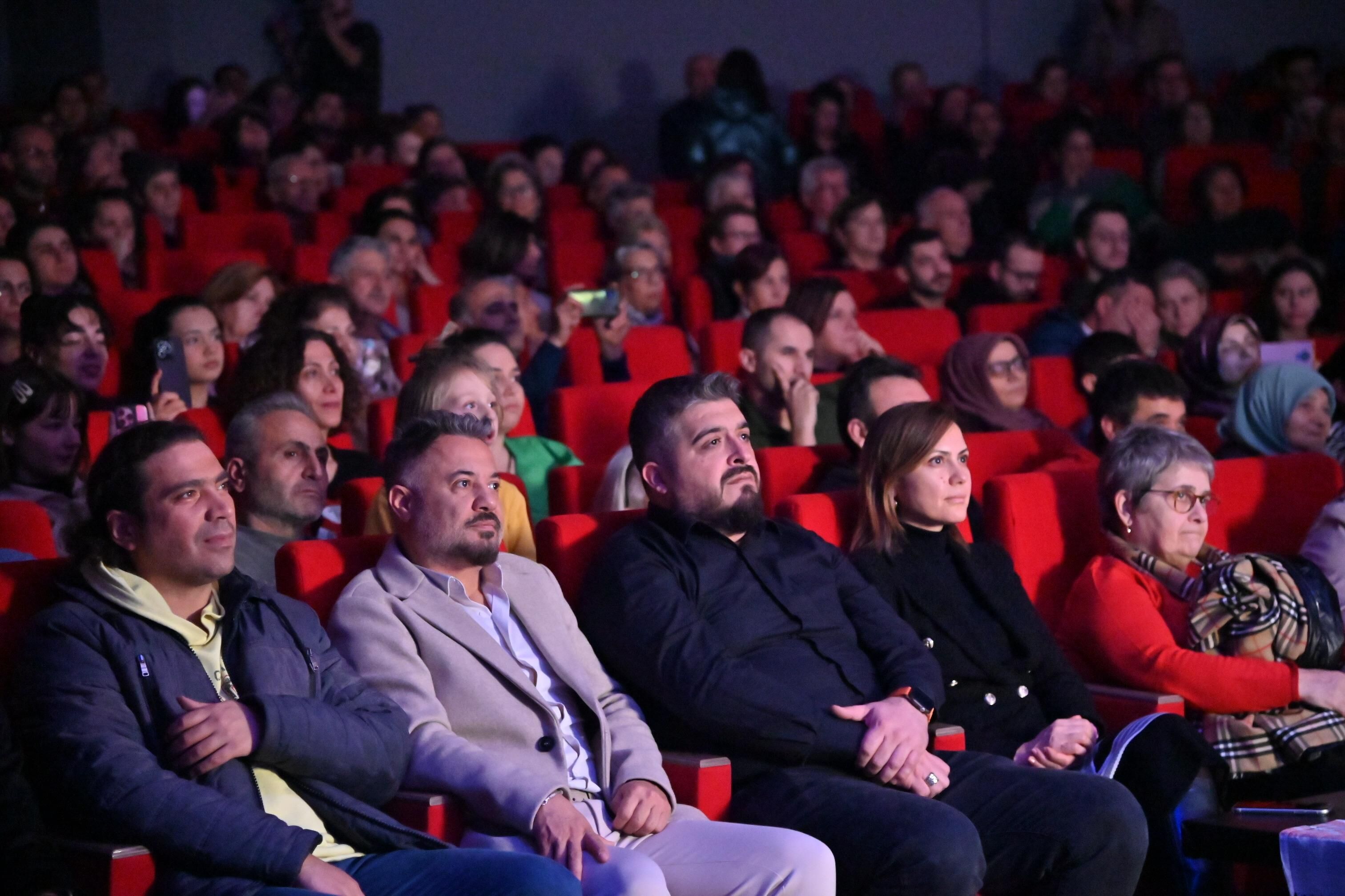 Manisa’da “Umut Veren Türküler” Yankılandı (2)