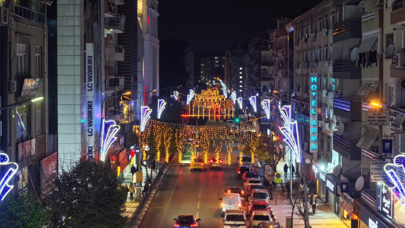 Manisa’nın Caddeleri Işıl Işıl Oldu (9)