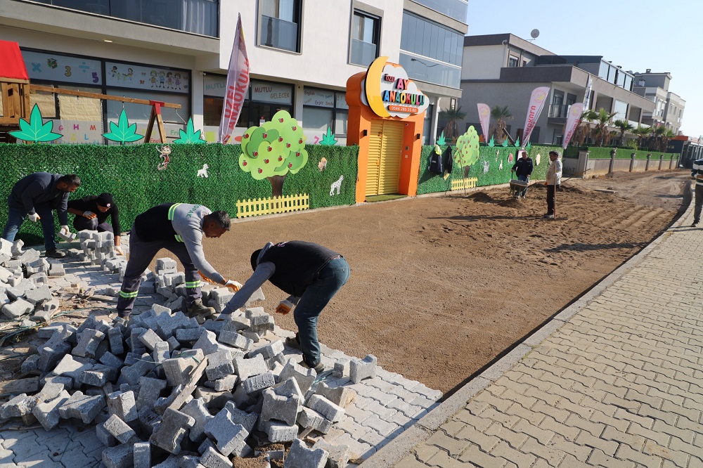 Menderes Belediyesi’nden Mahallelere Kilit Parke Hamlesi (2)