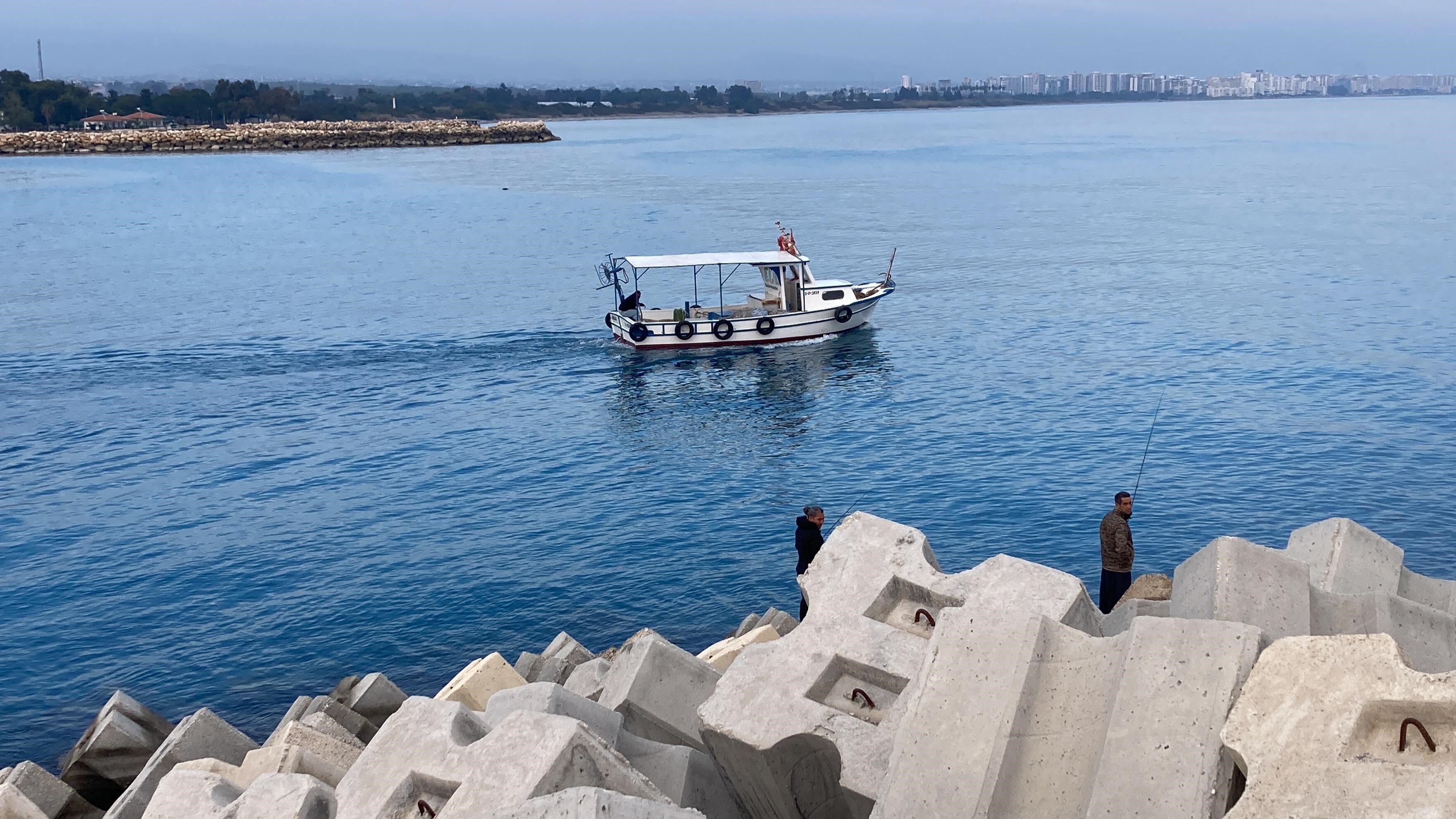 Mersin'de Denizde Kimliği Belirlenemeyen Bir Şahsın Cesedi Bulundu (2)