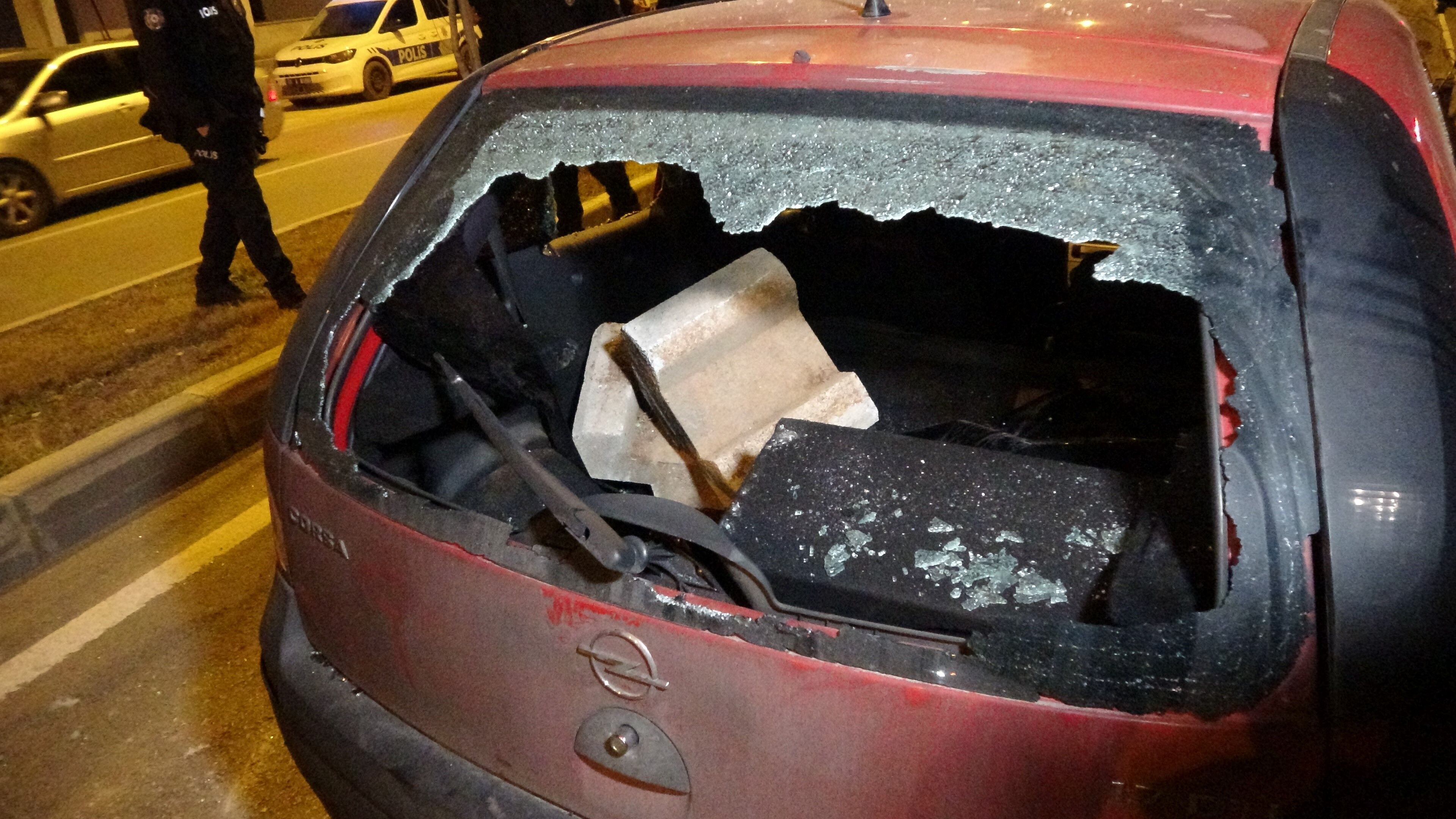 Motosikletli Sürücü Hayatını Kaybetti, Yakınları Otomobili Parçaladı (1)