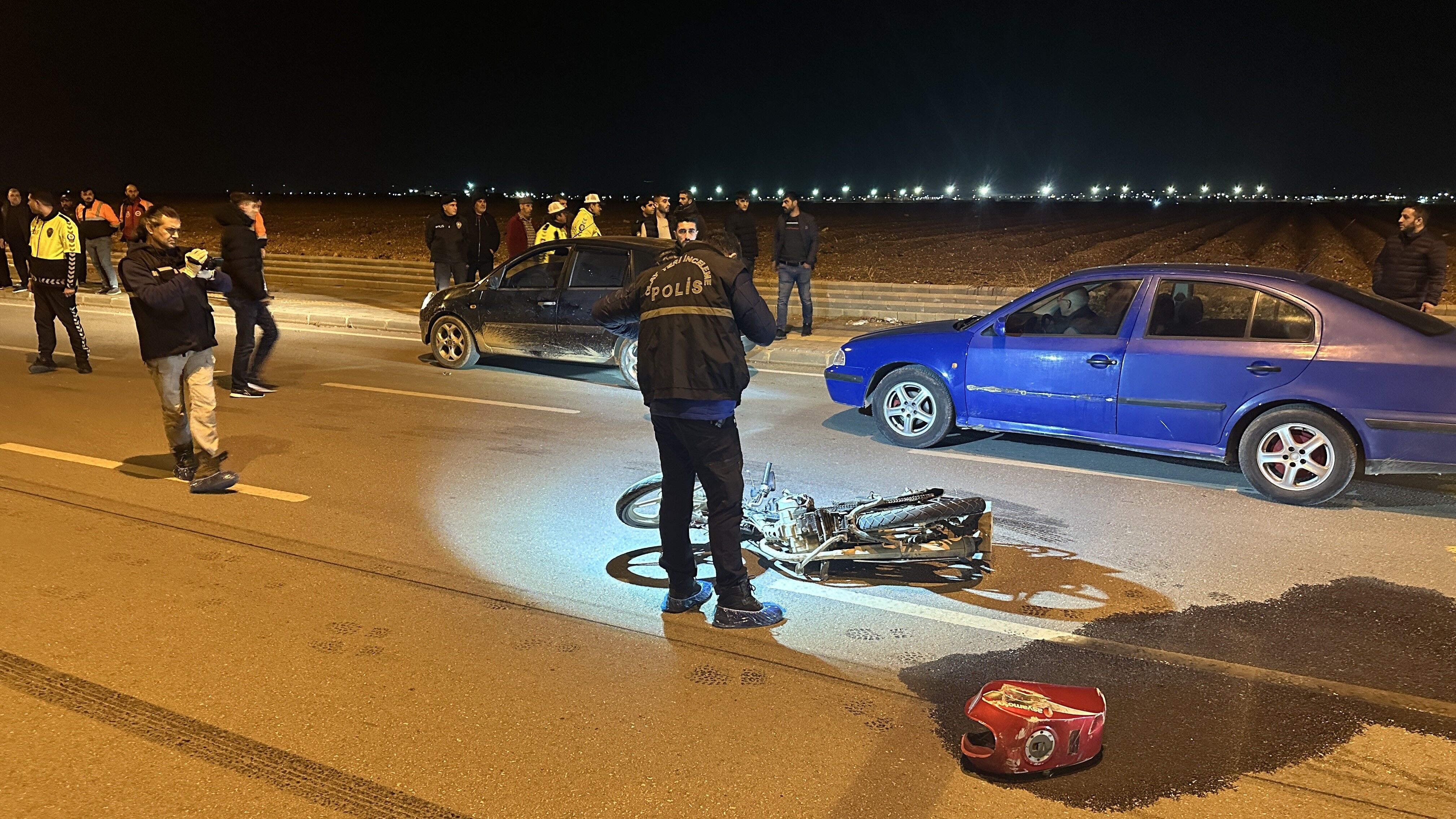 Motosikletli Sürücü Hayatını Kaybetti, Yakınları Otomobili Parçaladı (3)