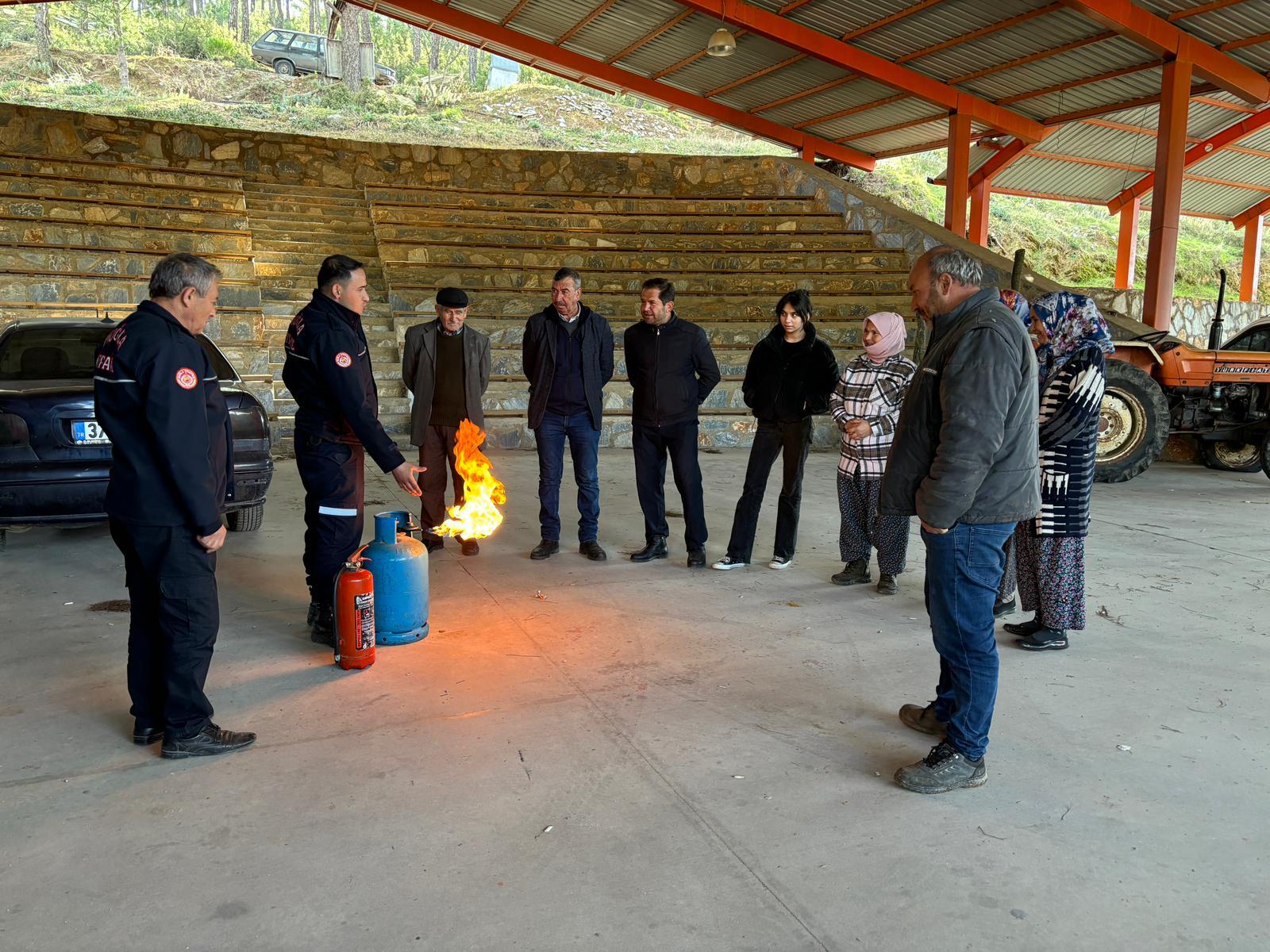 Muğla İtfaiyesi, 13 İlçe 330 Mahalle’de Vatandaşlara Eğitim Verdi (1)-1