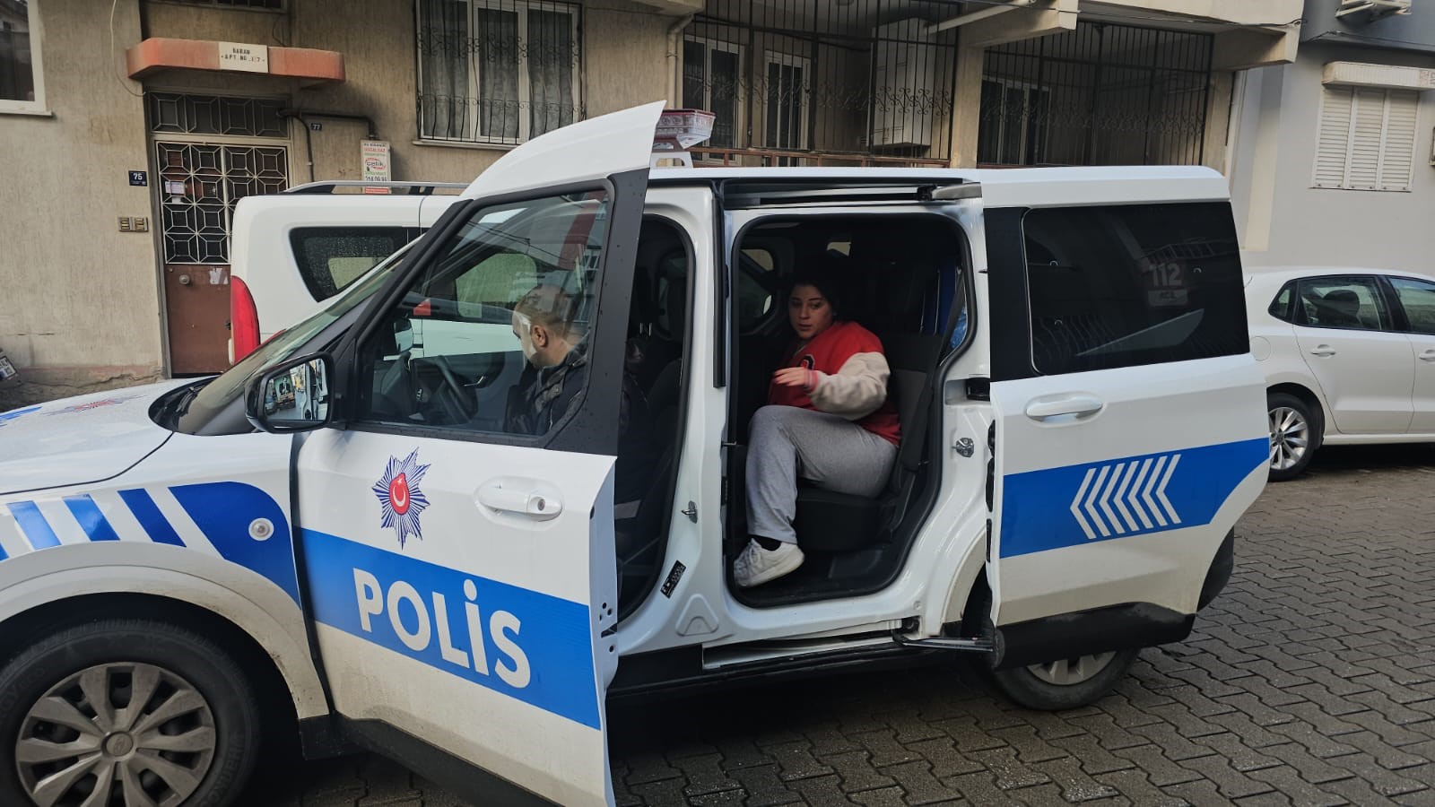 Nazilli’de Kaza Geçiren Öğrenciyi Polis Ekipleri Sınava Yetiştirdi (3)