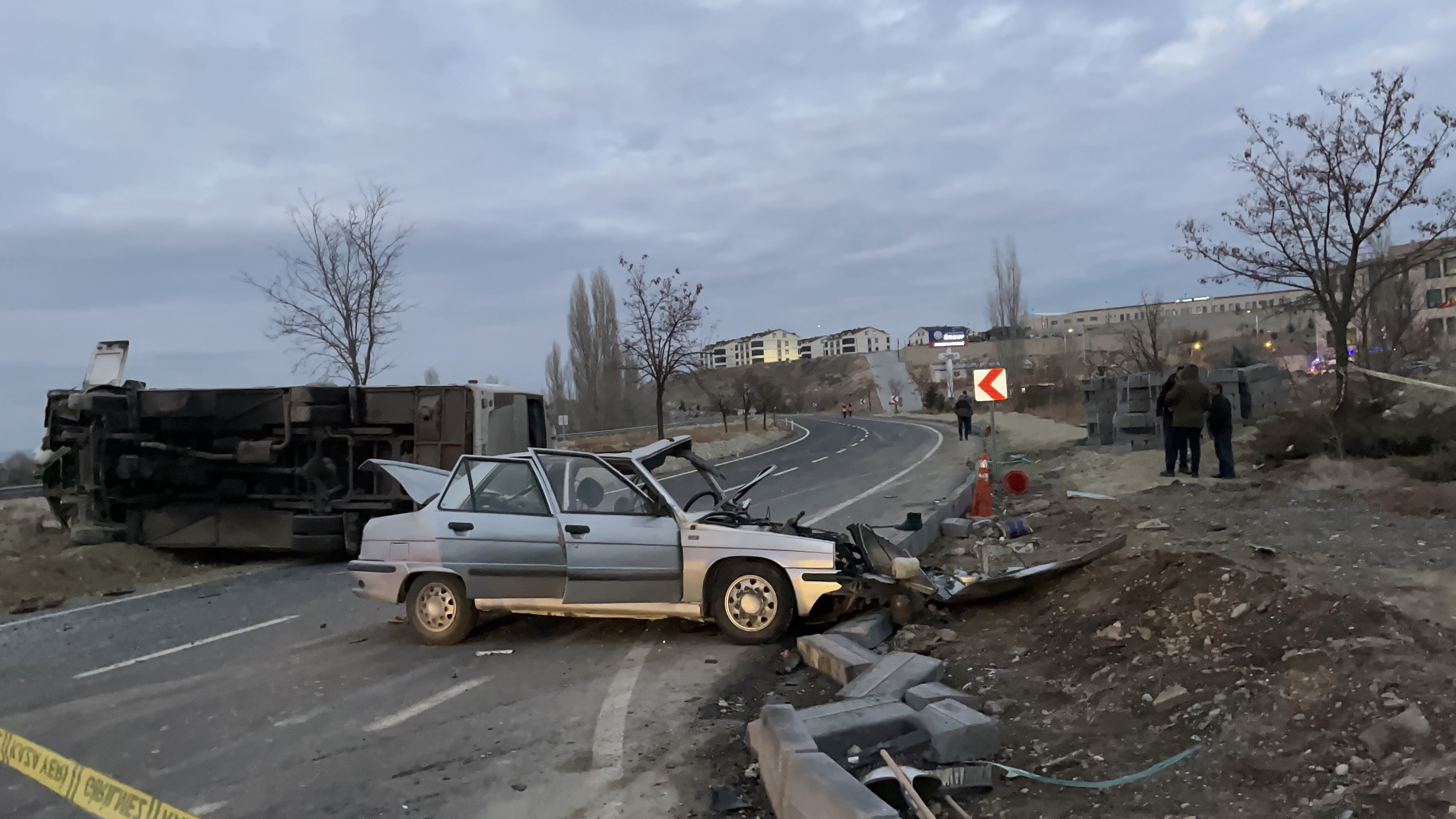 Nevşehir'de Otomobil Ile Öğrenci Servisi Çarpıştı 24 Yaralı (2)