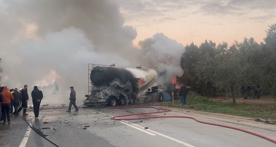 Otomobile Çarpan Tanker Bomba Gibi Patladı (1)