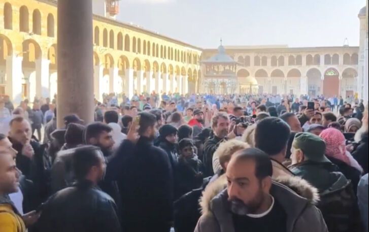 Şam'da Esad Rejiminin Devrilmesinin Ardından Ilk Cuma Namazı Kılındı (4)