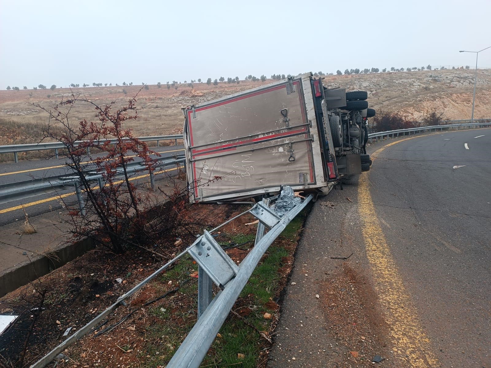 Şanlıurfa'da Kamyonet Devrildi 1 Ağır Yaralı (1)