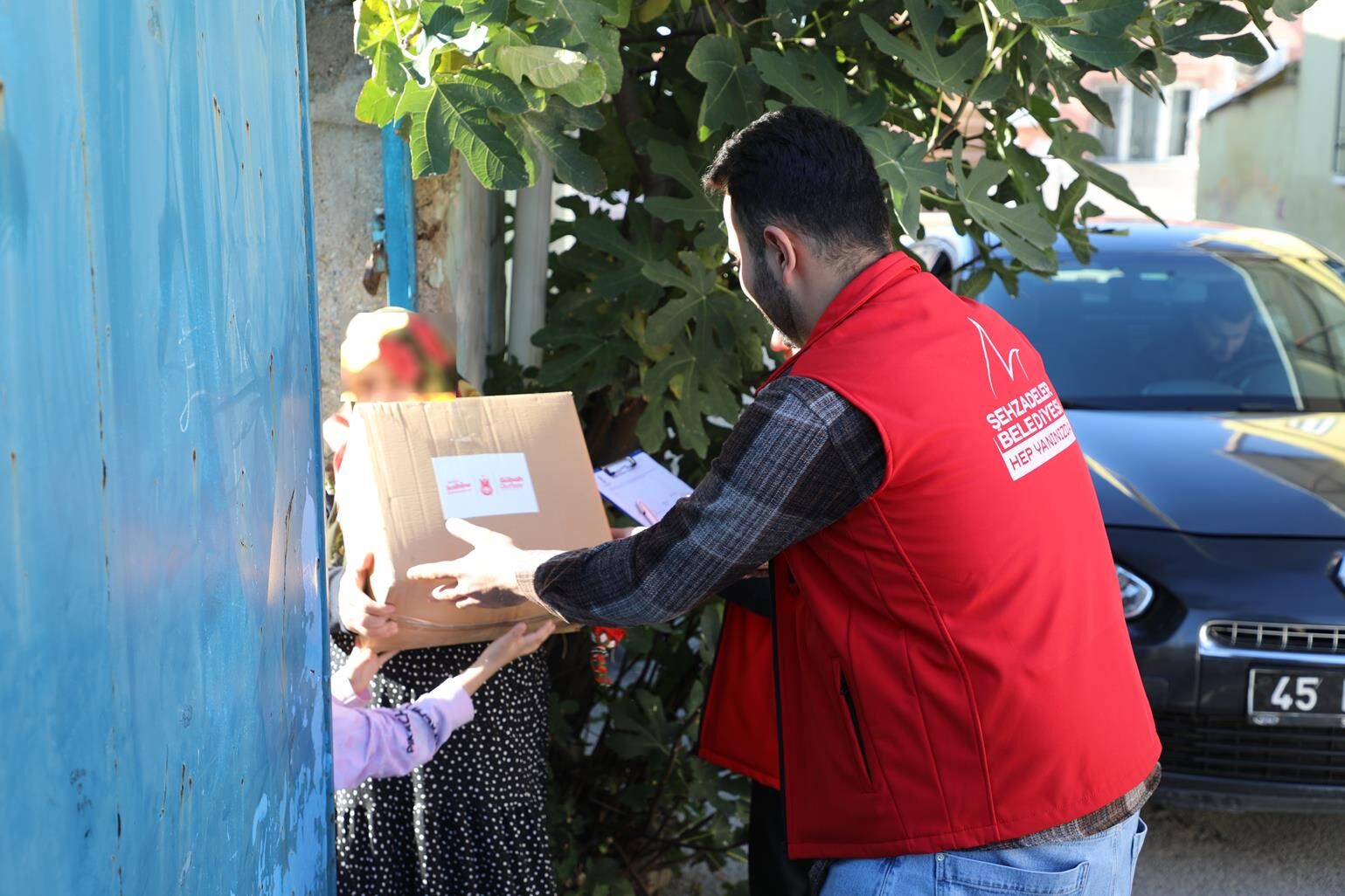 Şehzadeler Belediyesi, 250 Haneye Gıda Yardımı Dağıtıyor (1)