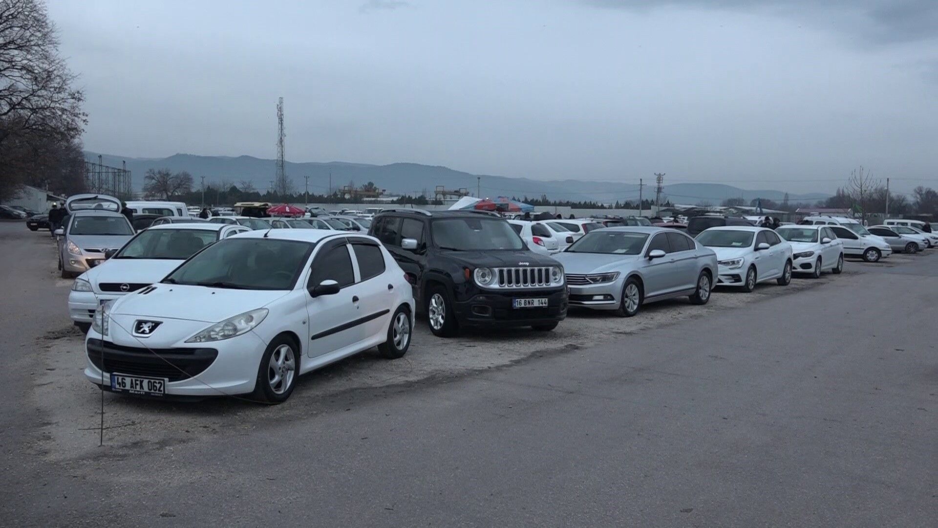 Suriyeliler, Araçlarını Satmak Için Oto Pazarlarına Akın Ediyor!2