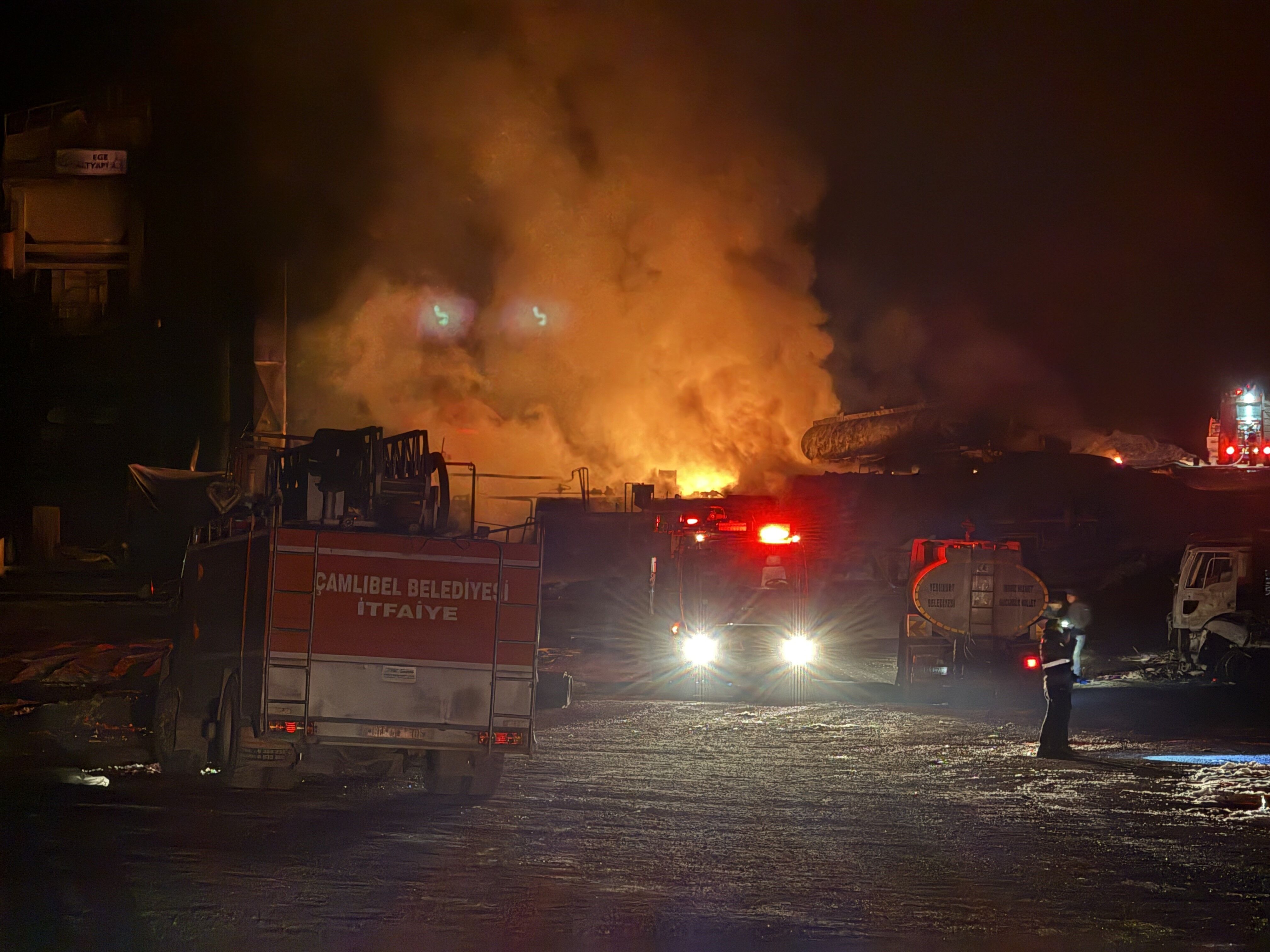 Tokat’ta Taş Ocağında Büyük Yangın 8 Kamyon Kül Oldu (2)