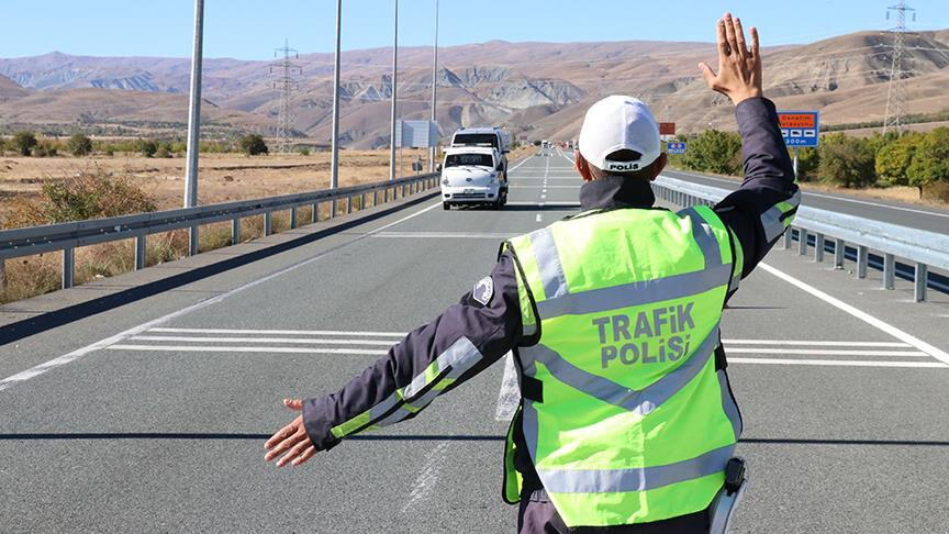 Adalet Bakanlığı’ndan Trafikte Caydırıcı Reform1 Ehliyetler Geri Alınacak!