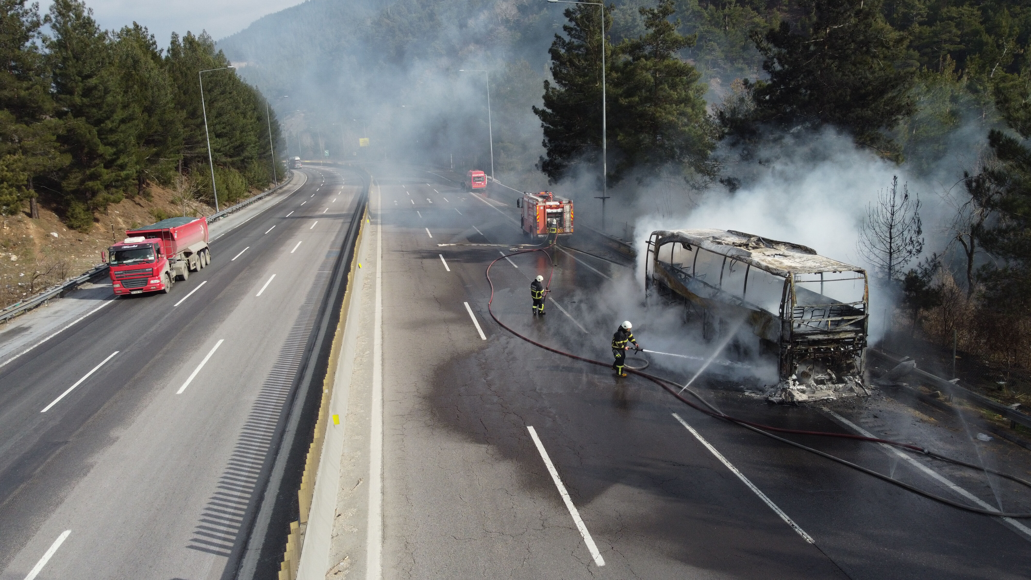 Adana'da Yolcu Otobüsü Seyir Halinde Alevlere Teslim Oldu (2)